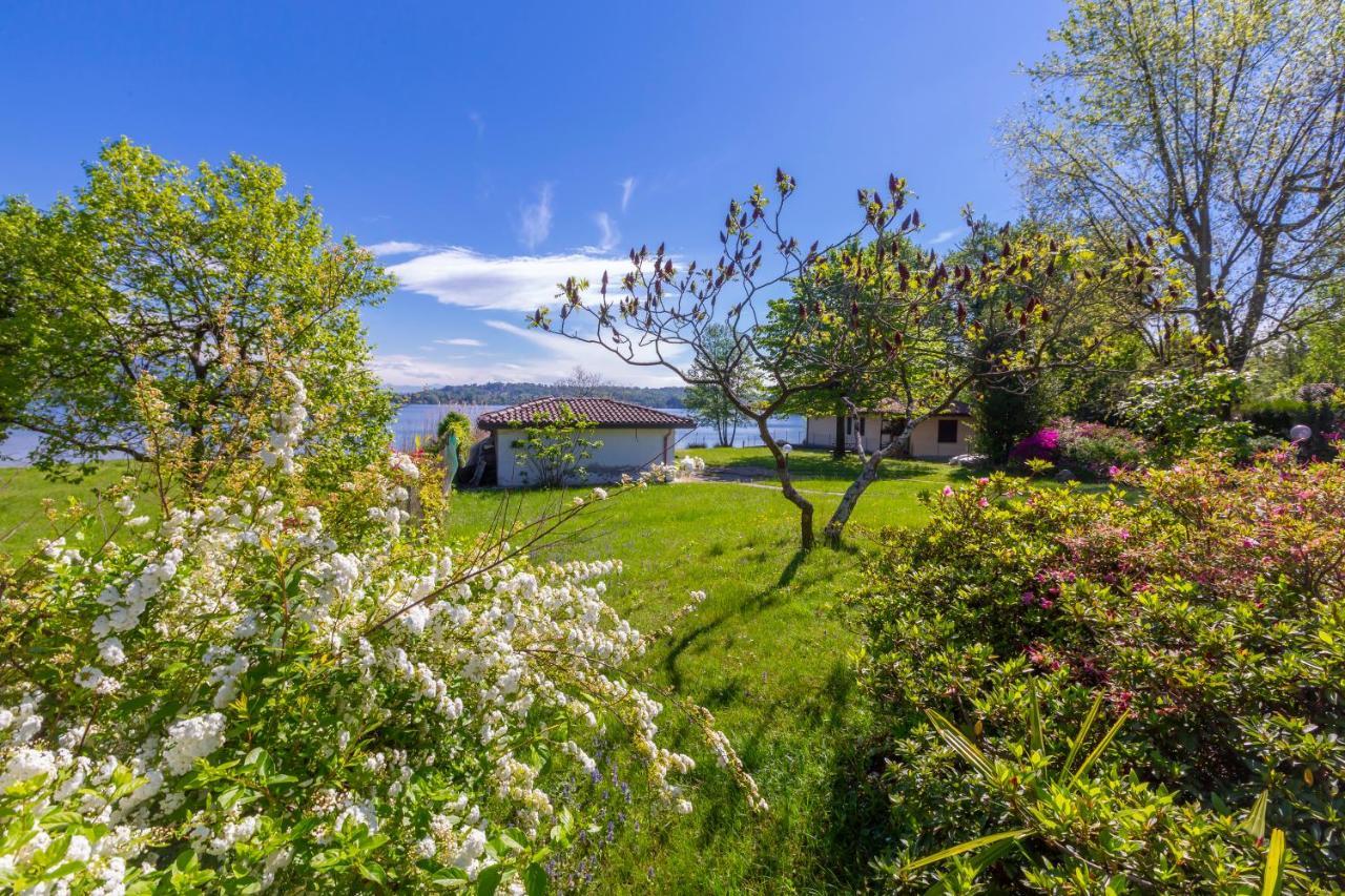Villa Martine Au Bord Du Lac - Happy Rentals Cadrezzate Exterior foto